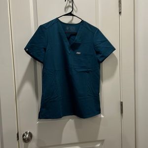 Figs small scrub top